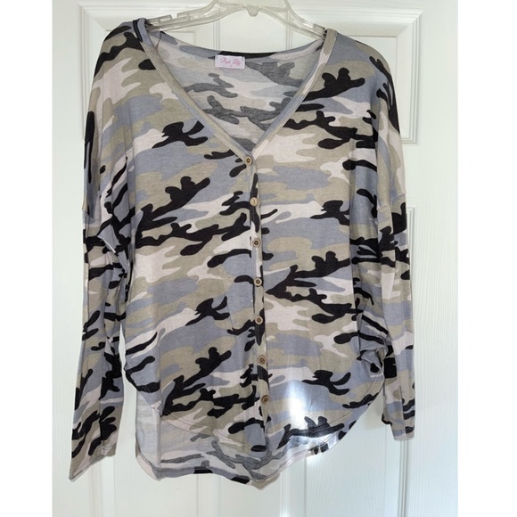 Pink Lily Tops - Pink Lily Camo Button Up Top